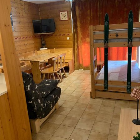 155 Piste Dans Mon Canape Châtel Exterior foto