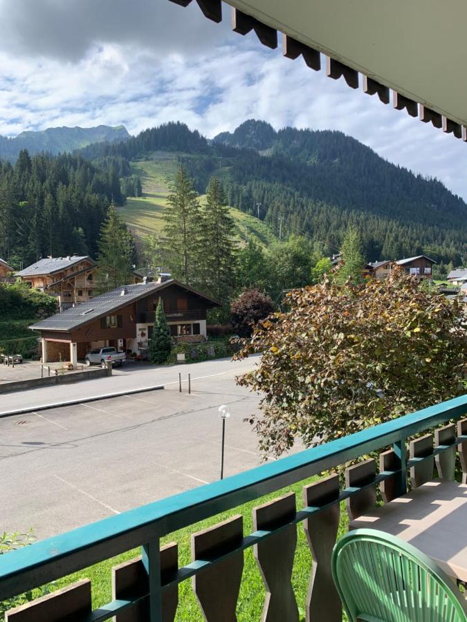 155 Piste Dans Mon Canape Châtel Exterior foto